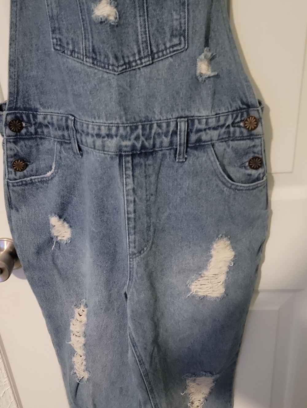 Show Me Your MuMu Alma Distressed Overalls Size Medium - Picture 4 of 7